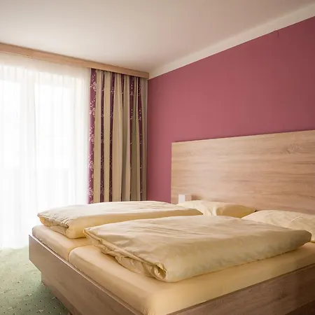 Gstrein Bed & Breakfast 3*