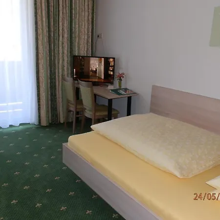 Gstrein Bed & Breakfast 3*